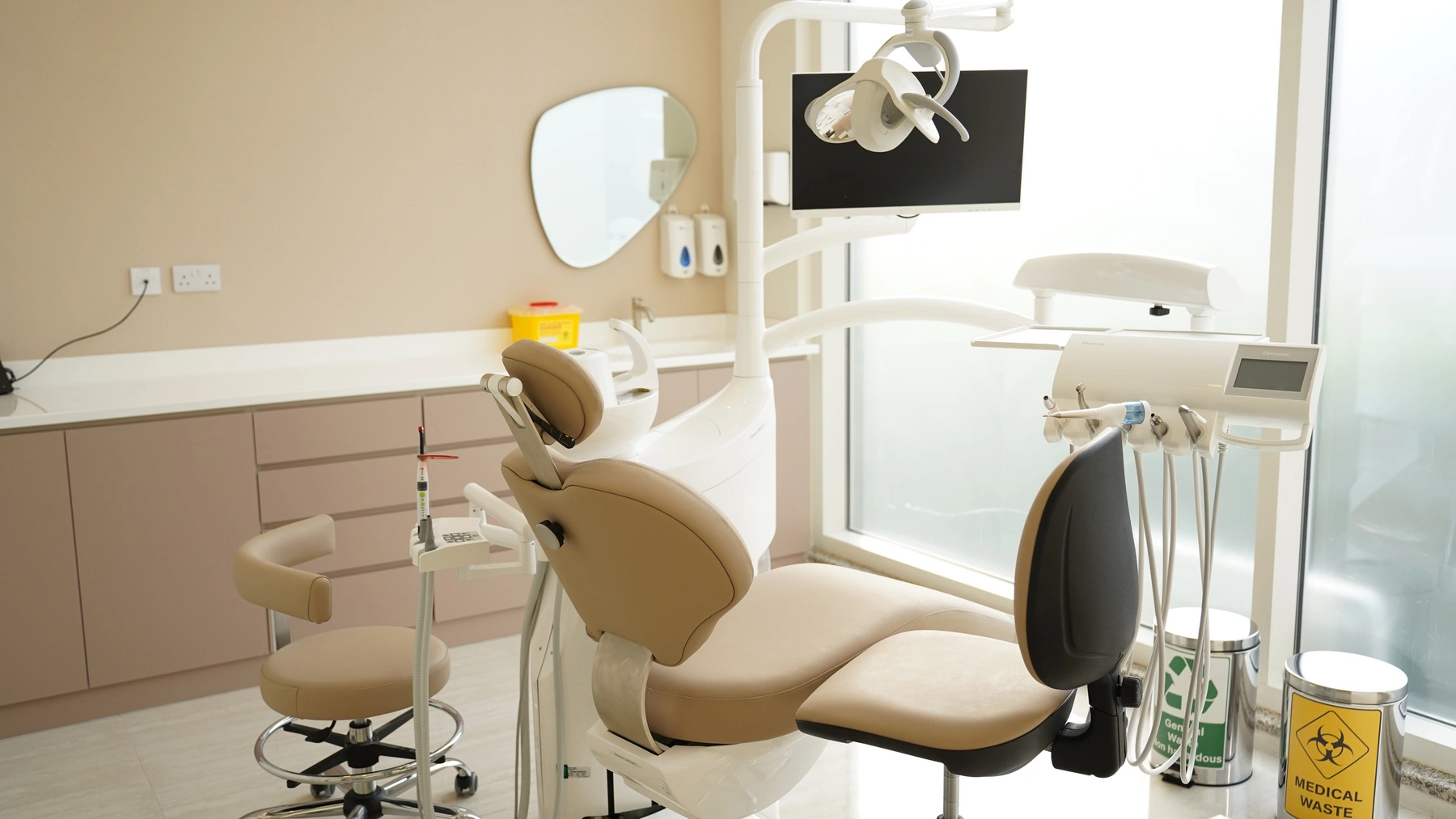 REFINE dental treatment room